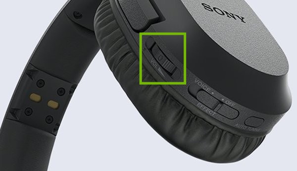 Right cup with volume slider highlighted.