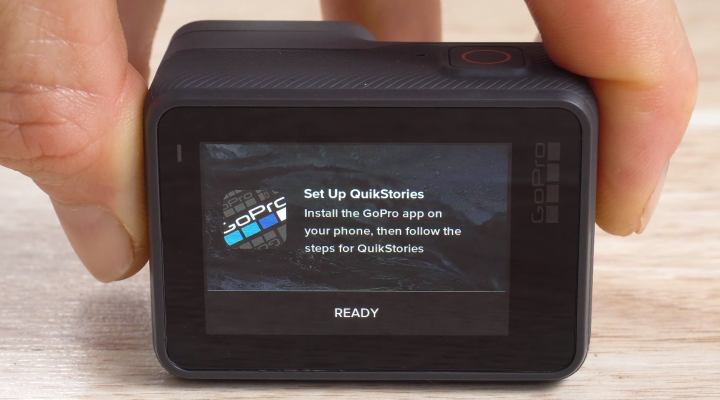 GoPro HERO6 prompting the user to connect their camera with a smartphone.