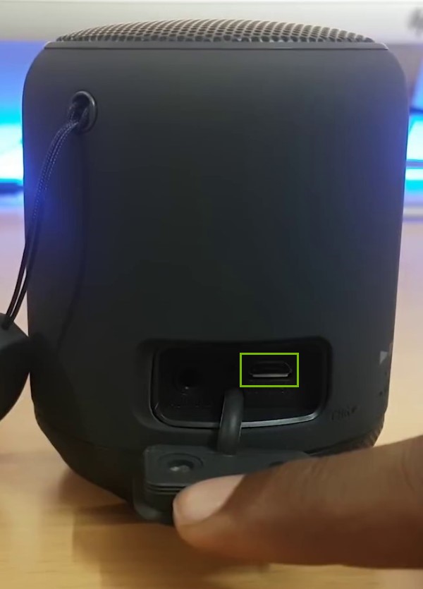 USB port highlighted