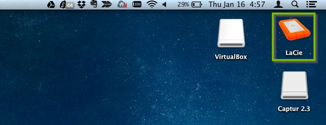 macOS desktop screen displaying a successfully connected USB external hard drive.
