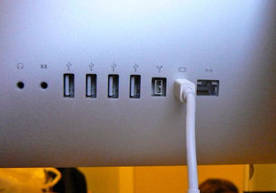 Mac with a mini display port connected