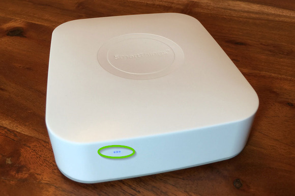 Front of a smartthings hub showing the LEDs