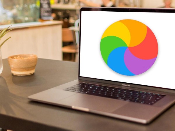 Mac with spinning wheel on display