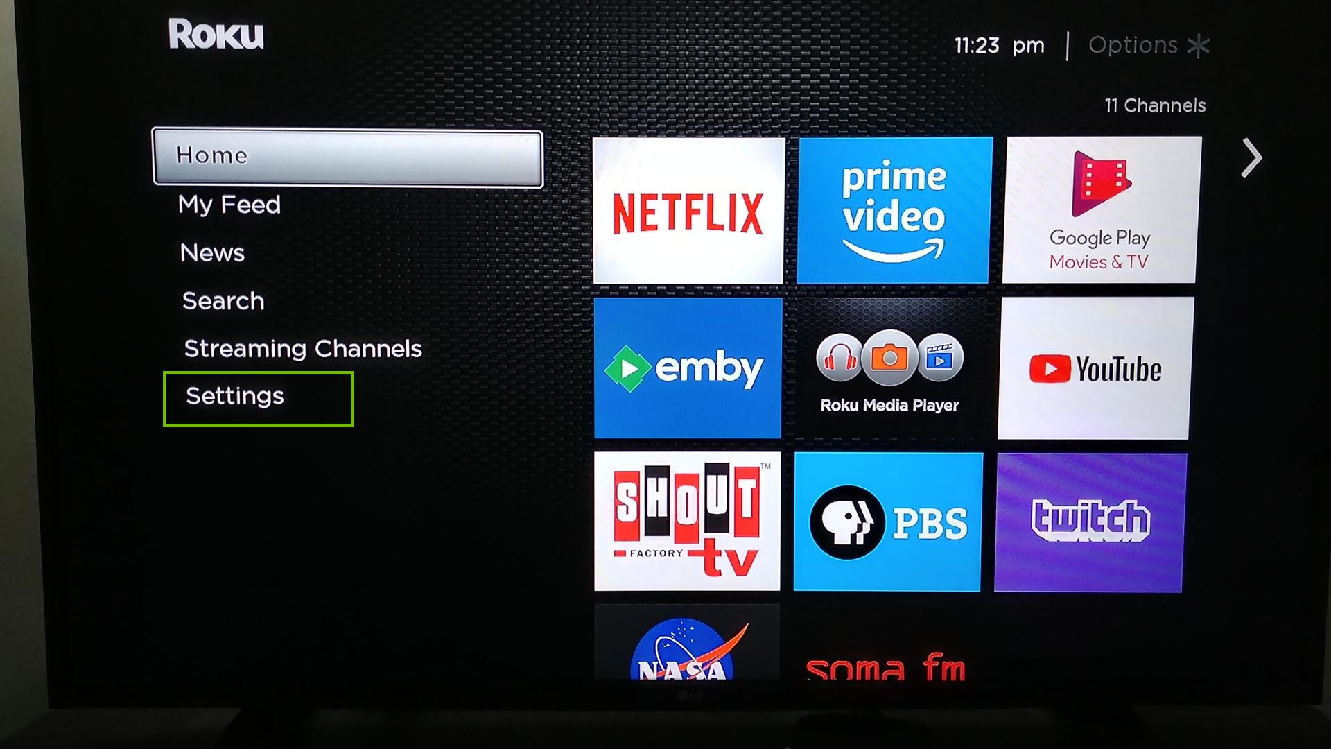 Roku TV home screen highlighting the settings option.