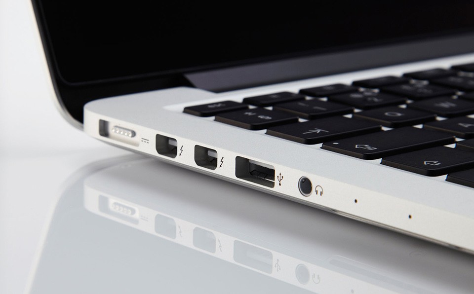 Apple laptop showing Firewire and USB ports