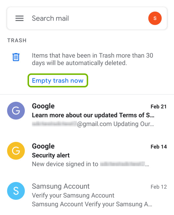 Empty trash now option highlighted Trash folder of Gmail app on Android.