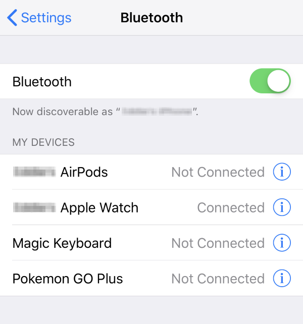 Bluetooth turned on in iOS settings.