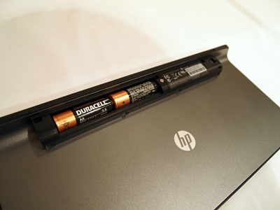 HP keyboard showing the batteries in the back