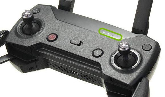 Battery indicator lights highlighted on Spark remote control.