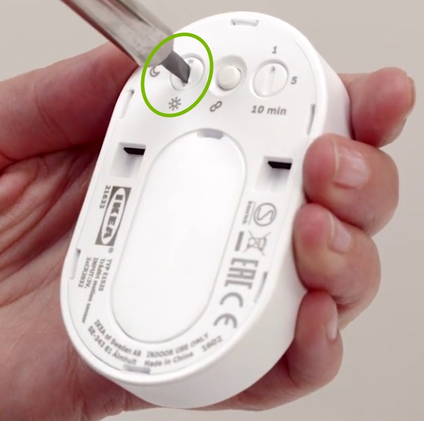Day/Night setting being adjusted with screwdriver on rear of IKEA Tradfri motion sensor.