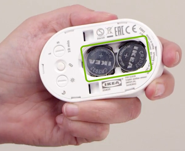 Batteries inserted in IKEA Tradfri motion sensor.