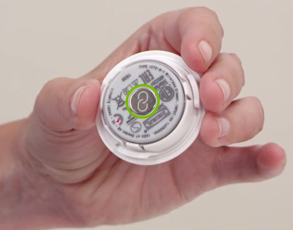 Link button highlighted on dimmer body.