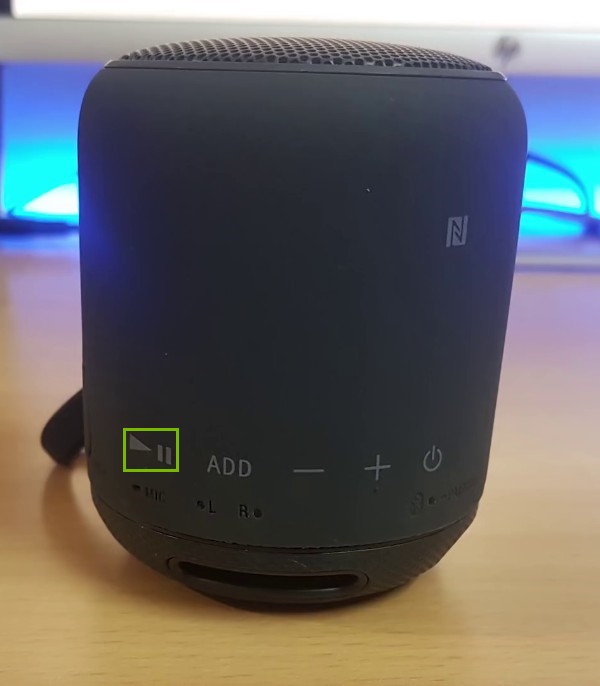 Play / Pause button highlighted