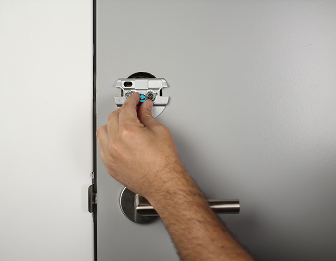 Installing the deadbolt adapter. Illustration.