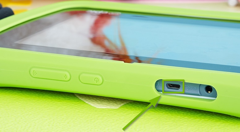 Side of LeapFrog Epic with highlight around USB charging slot.