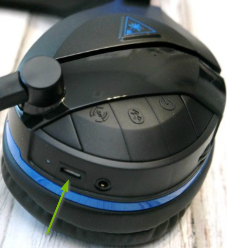 Micro USB port pointed out on Turtle Beach Stealth headset.