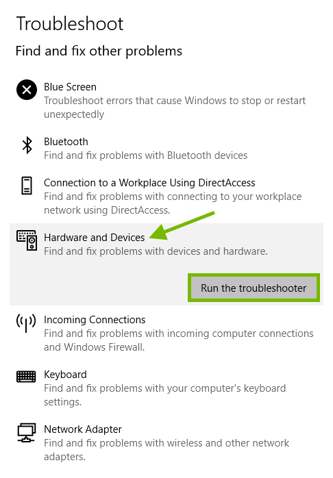 Hardware and Devices pointed out and Run the troubleshooter option highlighted in Windows settings.