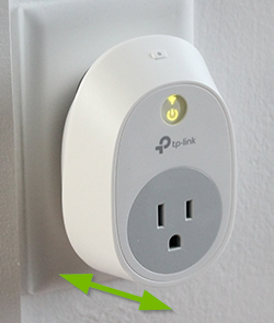 Double pointed arrow depicting how to reboot the smart plug.