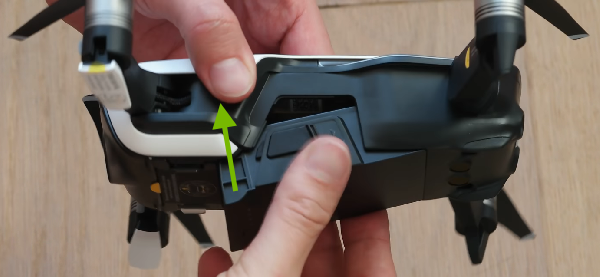 Arrow showing direction to insert battery into drone.