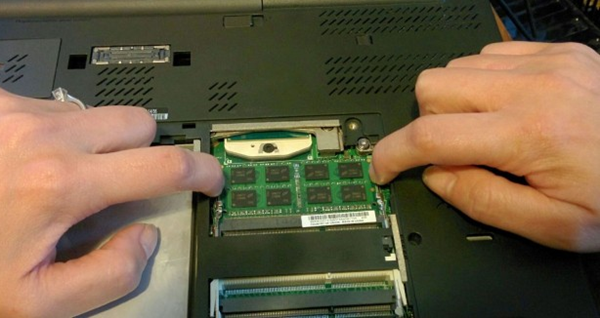 Removing ram stick