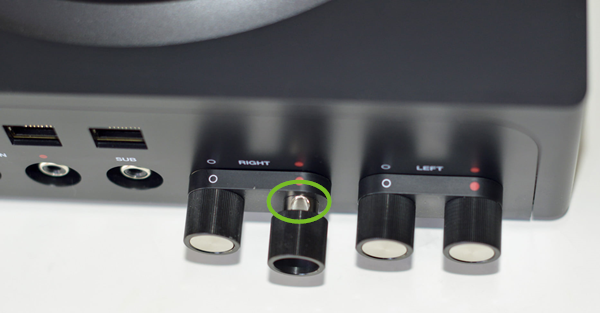 An exposed wire hole