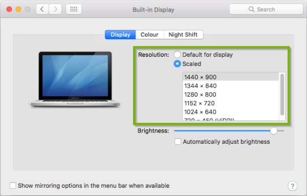 Text size picker highlighted in macOS display settings.