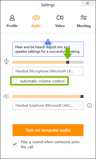 Automatic volume control option highlighted and microphone volume control slider pointed out in join.me app settings.