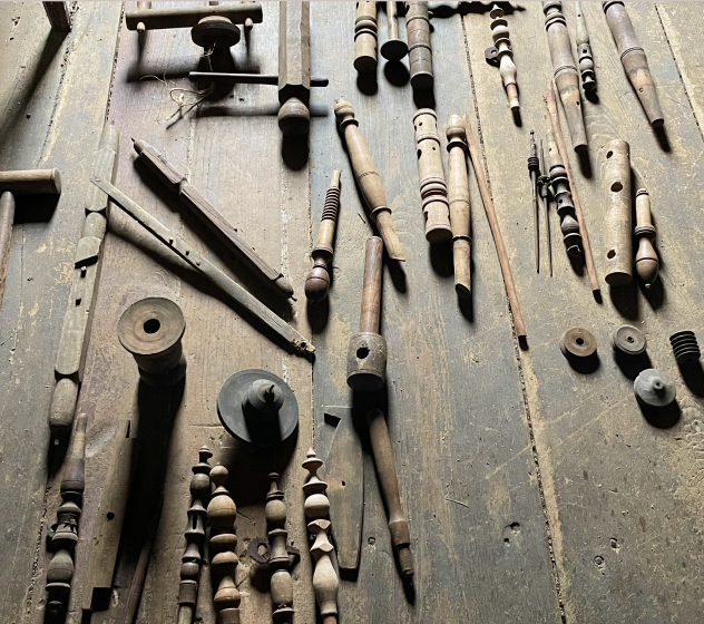 A number of textile tools laid out for display at Kilts Farm.