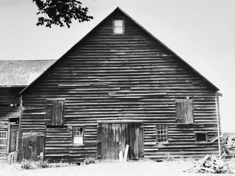 A historical photograph of the New World Dutch Barn at Kilts Farm.