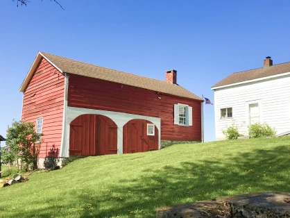 Picture of the red barn on the hillside at Kilts Farm.