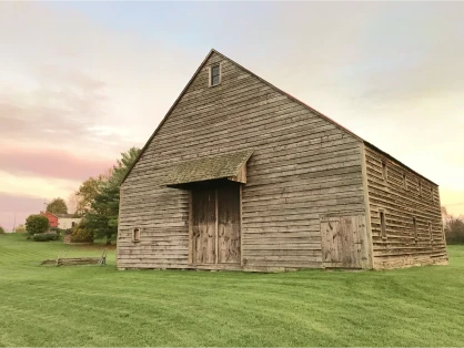 A picture of the New World Dutch Barn at Kilts Farm.