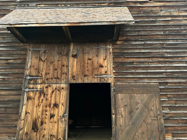 A picture of the large complex doors on the New World Dutch Barn at Kilts Farm.