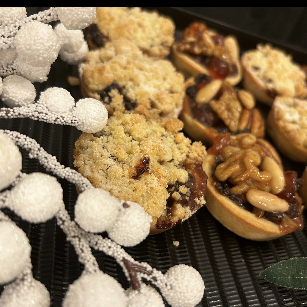A Sparkly Christmas Baking and Bubbles Mincepies & Ice-Cream Experience with Christmas Treats 