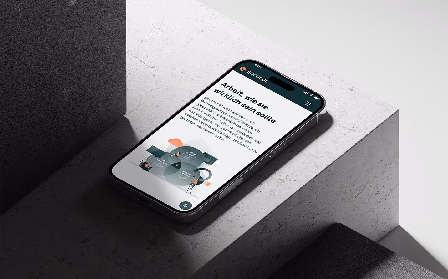 Ein Iphone liegt auf einer Beton-Stufe, darauf zu sehen die geöffnete Goconut-Website 