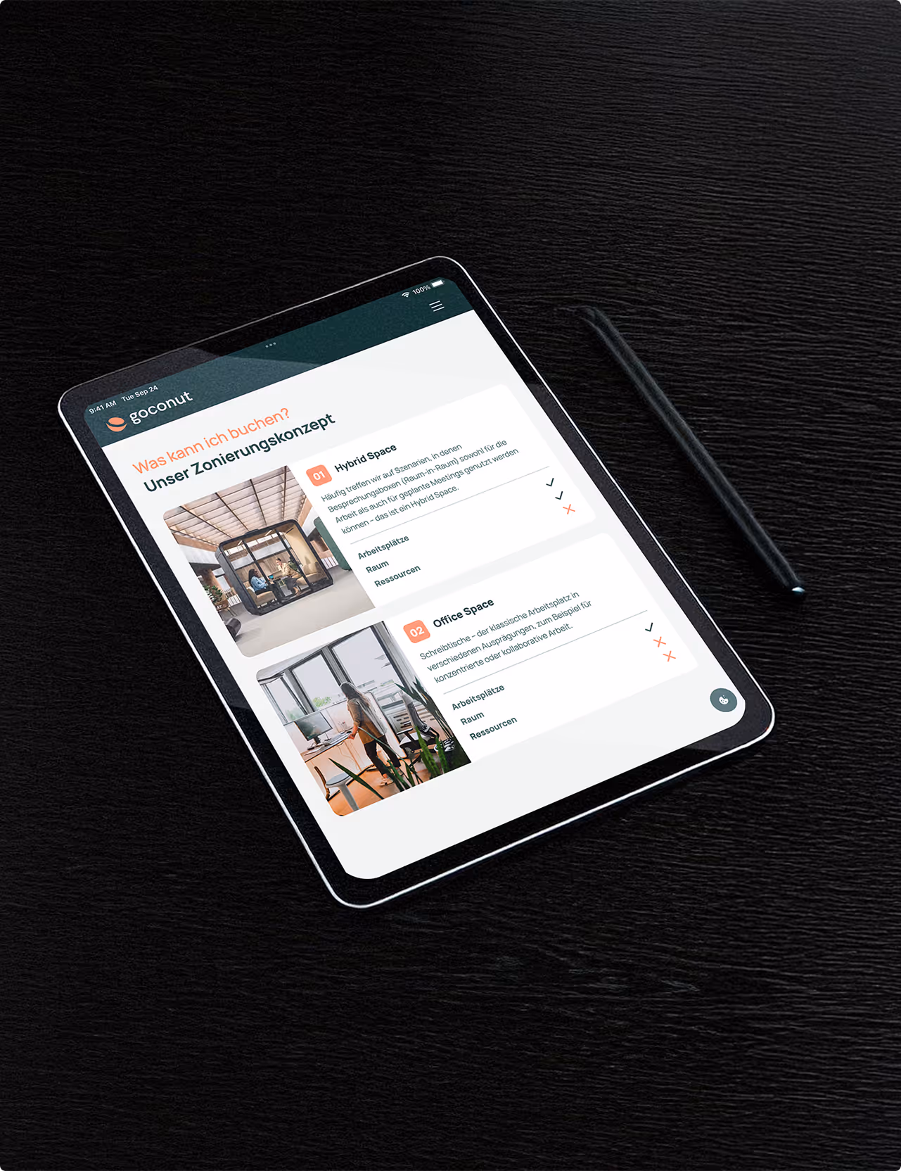 Ein Ipad auf schwarzem Untergrund, daneben ein Stift, auf dem Ipad ist die goconut Website zu sehen
