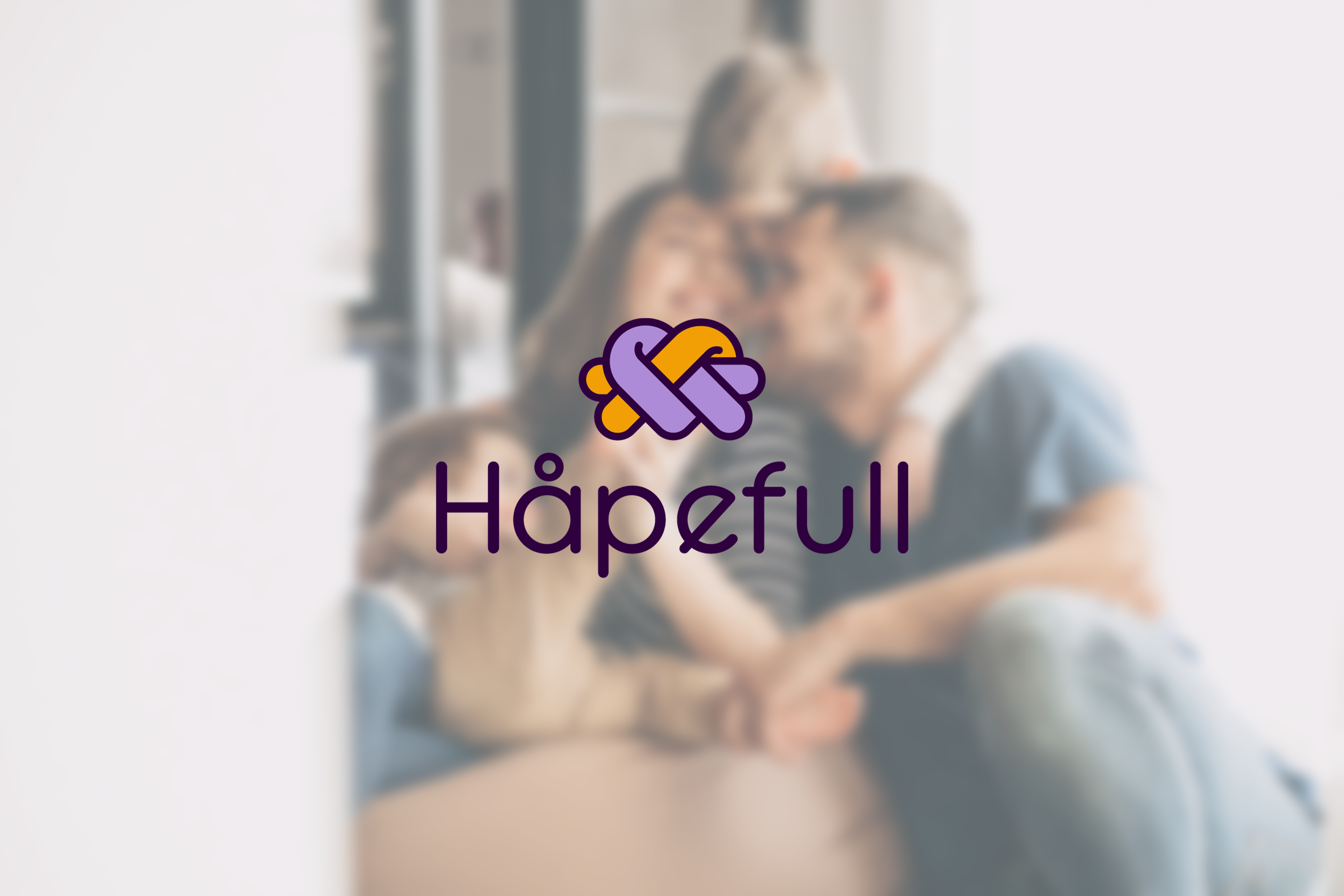 Håpefull logo med uklart bilde av en familie i bakgrunnen
