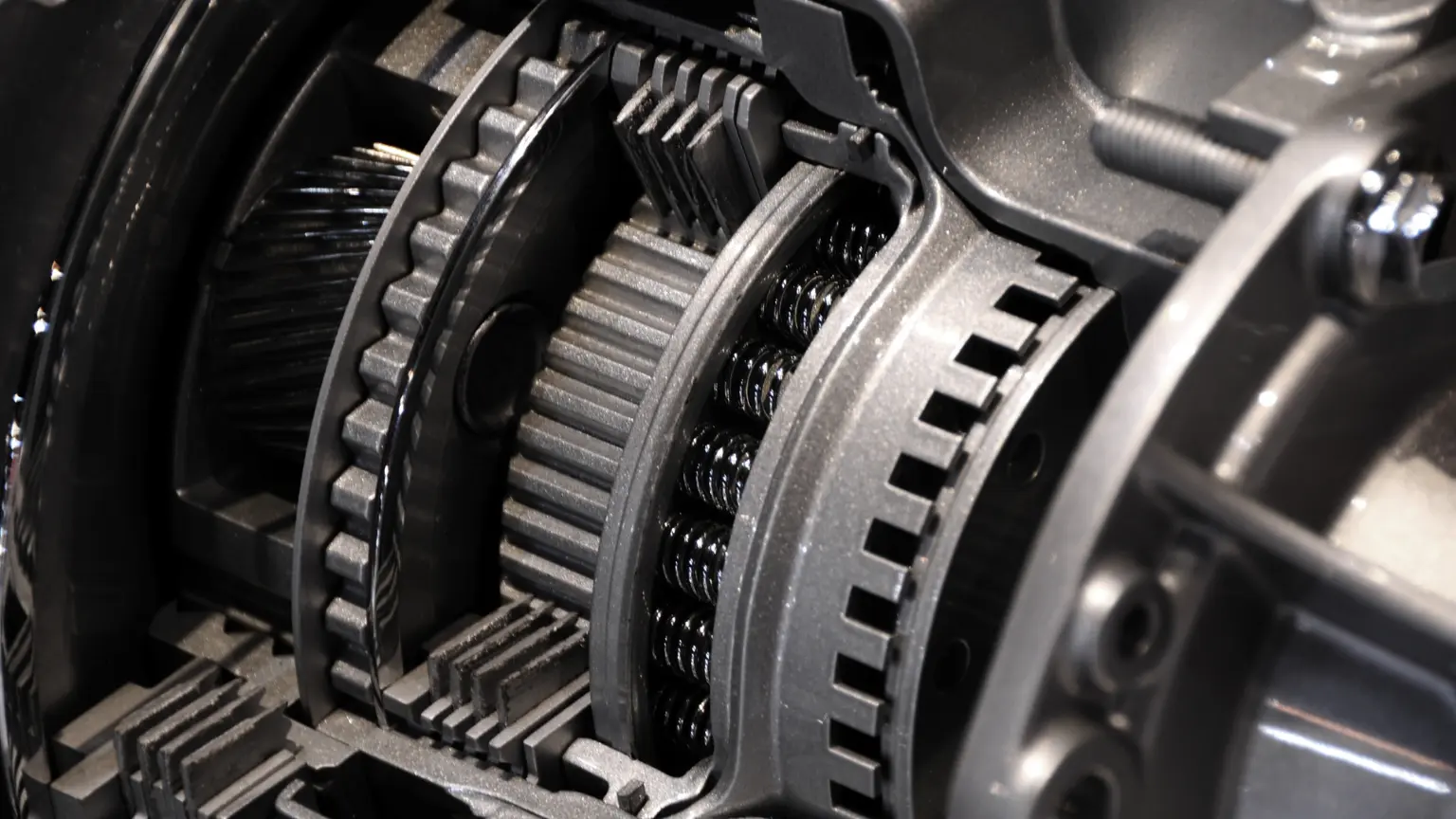 Dual-Clutch vs. Traditional Automatic Transmissions: What Sets Them Apart