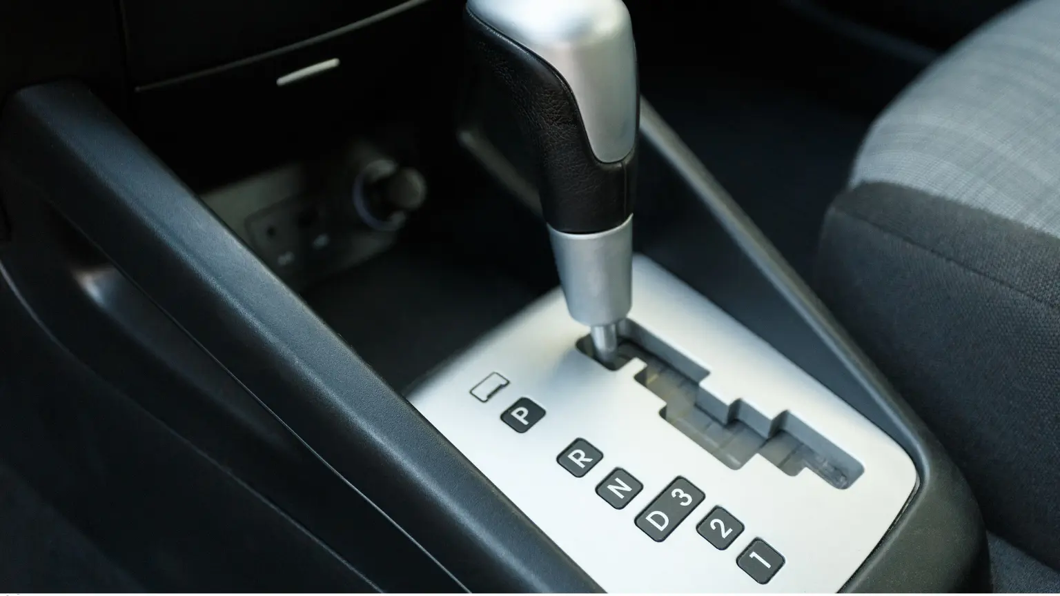 Understanding the P–R–N–D–L Gear Selector Layout
