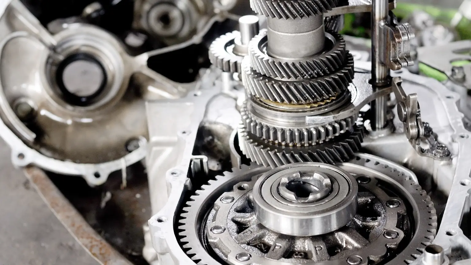 Hydraulic vs. Dual-Clutch Transmissions: A Detailed Comparison