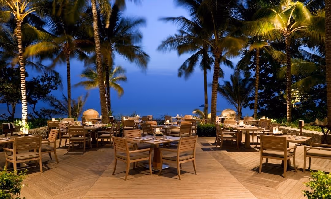 Restaurant with exterior dining tables