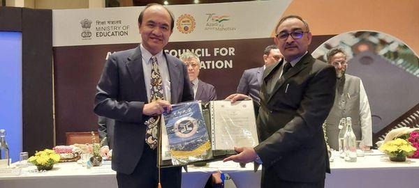 C:\Users\ies\Desktop\Yuav ze univ MoU signing.jpg