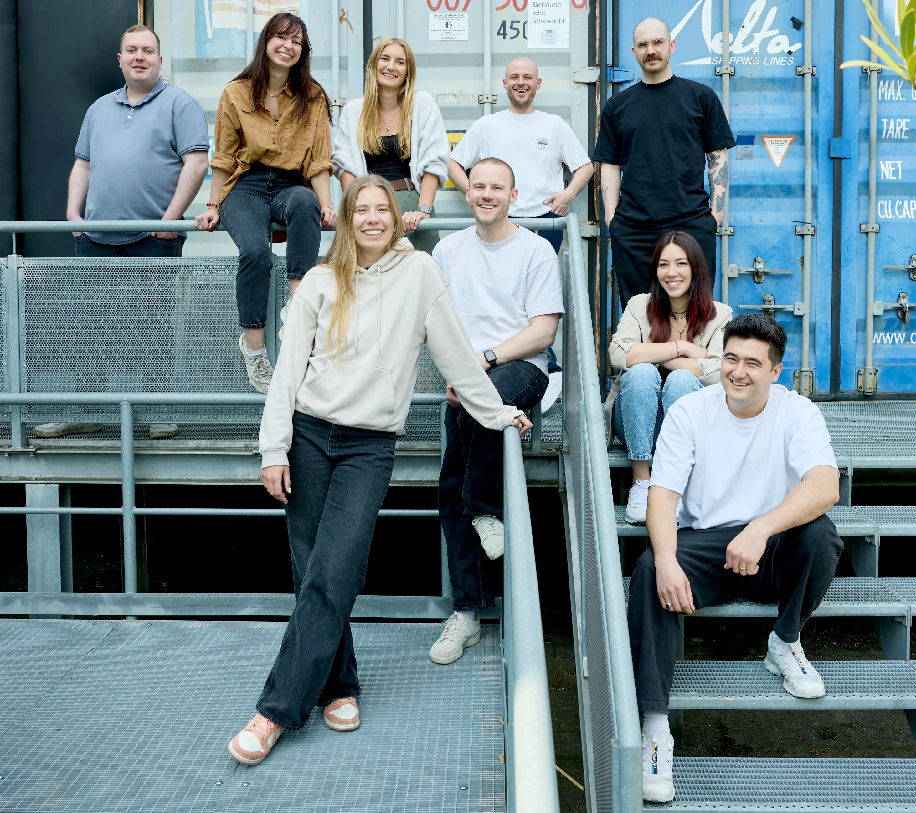 apoio team in front of intermodal containers