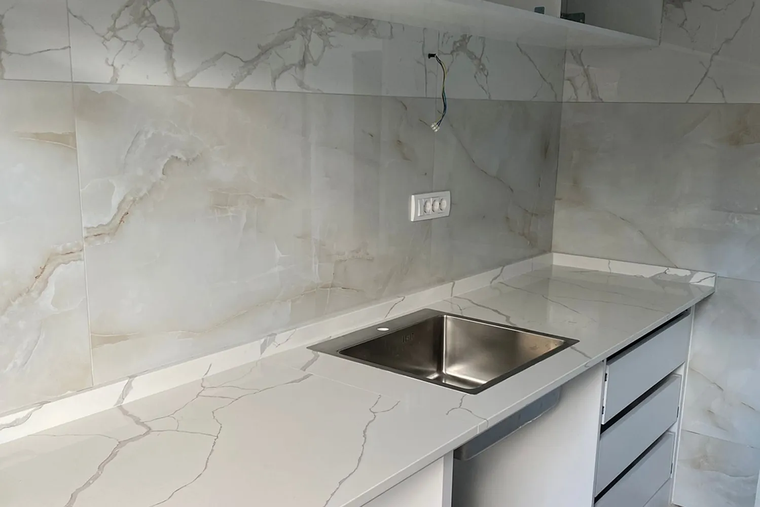 Xuuru bori jibu bajaayto makailale lalto shayn xare innan baaho xatame beyinke, naafo elektricit yello.