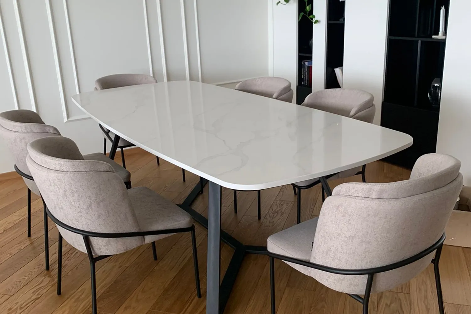 kameni terpezarijski stol