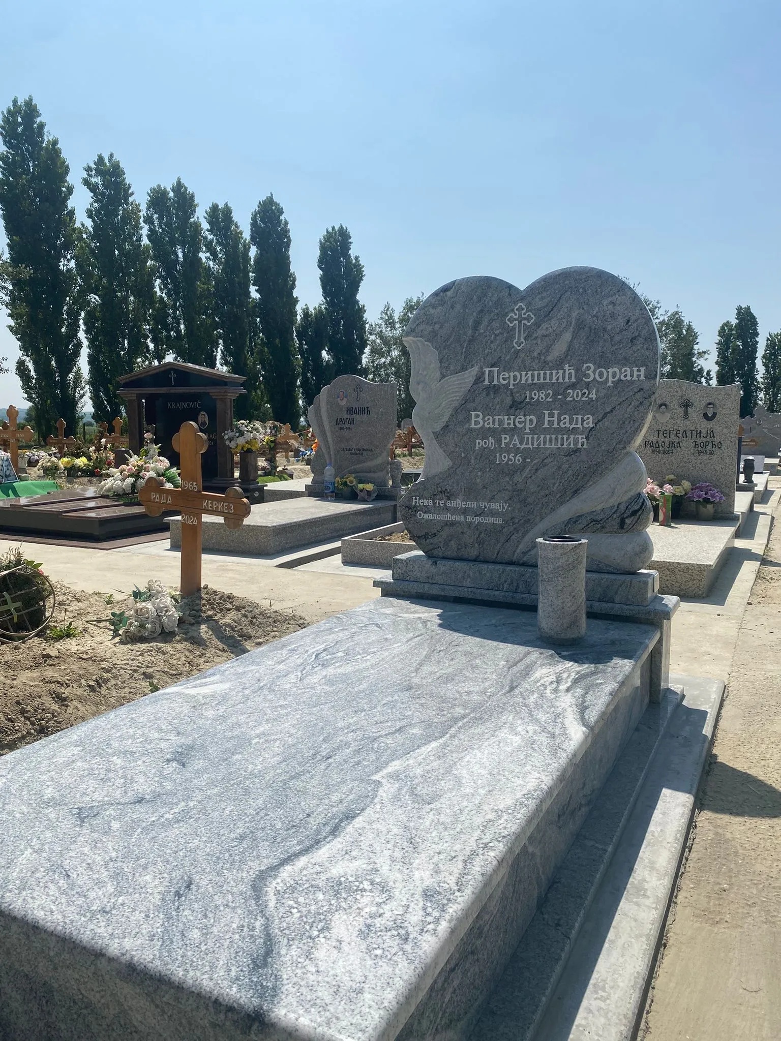 Nagaa gan maqan gara jiga jaldhamaa dhagaa addaa uume, gara fuula duraatti muka dheeratu waggaa keessaa yeroo ifaa mul'atu waliin.