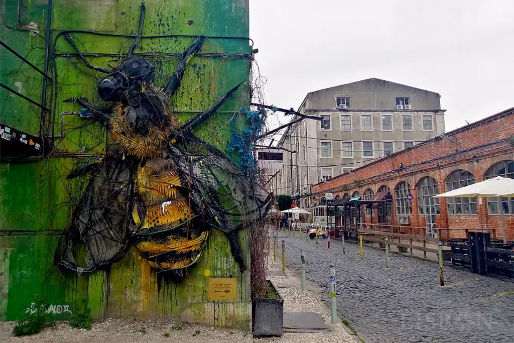 The most creative Lisbon... round and round. If you prefer murals to museums, this tour is for you. Explore the neighborhoods where urban art has transformed facades into open-air galleries. Get to know the works of street art greats such as Vhils, Bordallo II, Obey and many more, all on board a silent 100% electric Tuk Tuk, which takes you in style and without polluting the vibrant and expressive scenery. Artists on the route: Vhils → Bordalo II → Oze Arv → Obey → Pichiavo → Add/Fuel → Tamara Alves → Kruella d'Enfer 
