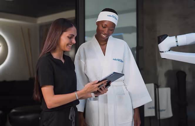 Happy client after roboSculptor massage