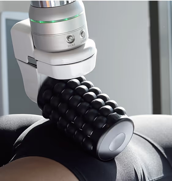 roboSculptor maniple massaging the woman