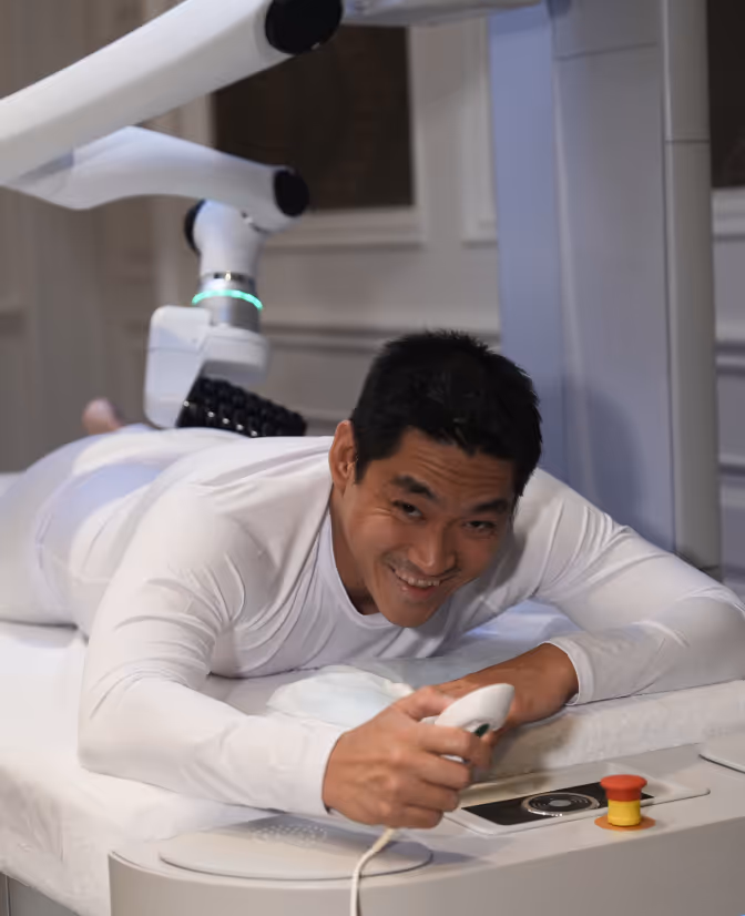 Happy man having roboSculptor session on his legs