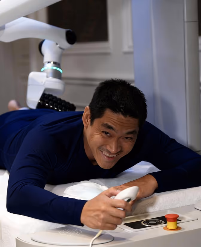 Happy man having roboSculptor session on his legs